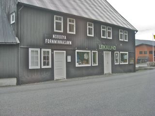 Buchladen in Klaksvik mit Touristenlisten für die Teilnahme am Walschlachten - WDSF-Foto